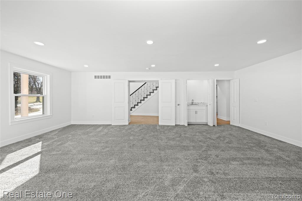 5742 Springwater Lane, West Bloomfield, MI — Photo 19