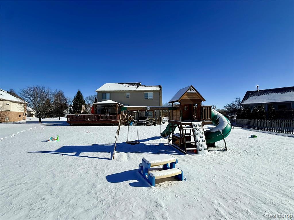 7586 Paradise Drive, Grand Blanc, MI 48439 — Photo 4