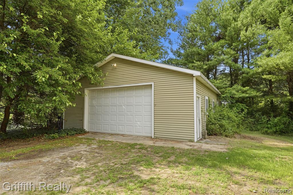 10591 Silver Lake Road, Brighton, MI 48116 — Photo 32