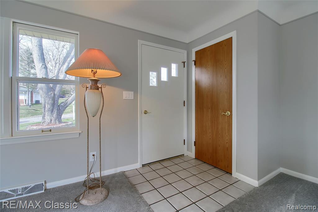 5155 Daron Lane, West Bloomfield, MI 48324 — Photo 3