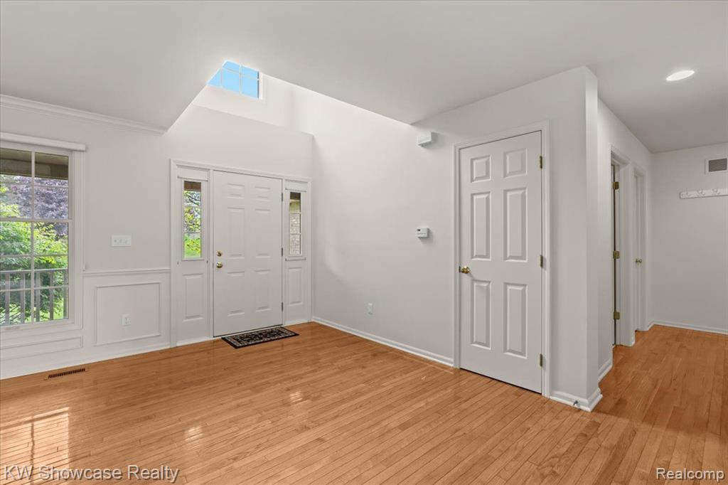 4870 LYTHAM Lane, Ann Arbor, MI 48103 — Photo 5