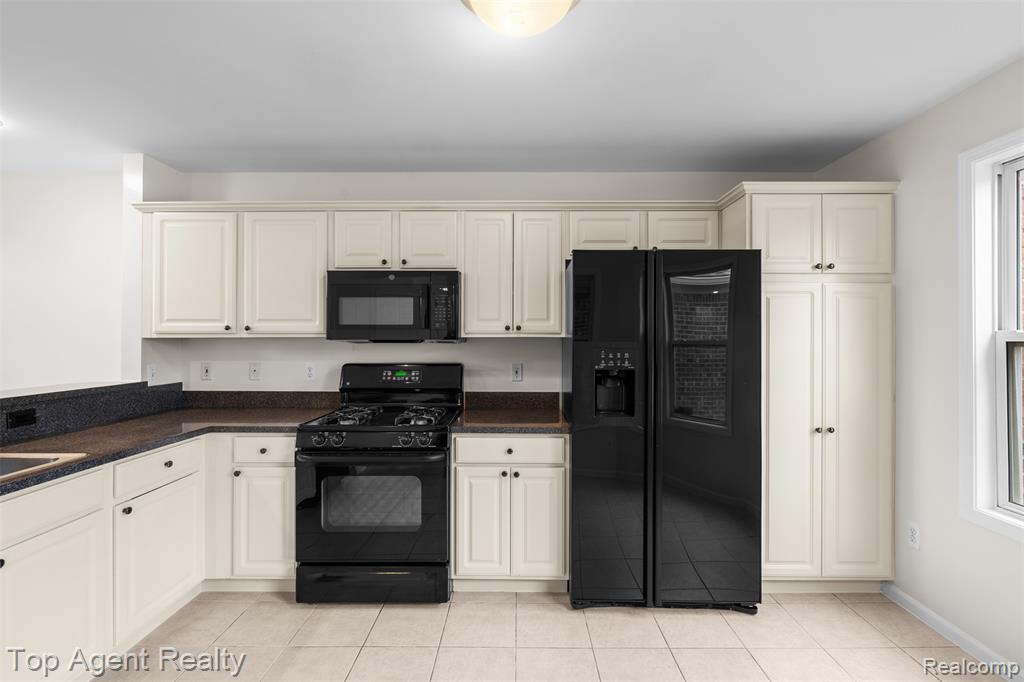 45505 Limerick Drive, Macomb, MI 48044 — Photo 13