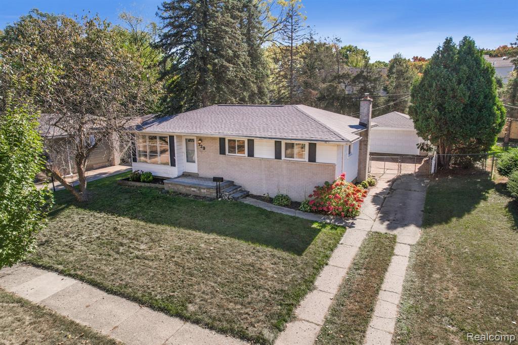 723 Sweetbriar, Milford, MI 48381 — Photo 2