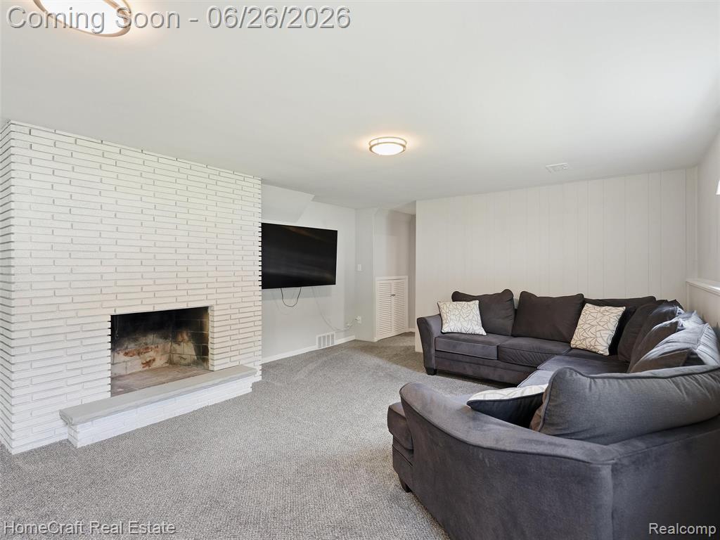 42047 CLEMONS Drive, Plymouth, MI 48170 — Photo 18