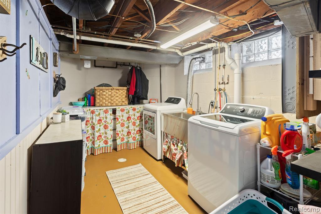 9806 BERWICK Street, Livonia, MI 48150 — Photo 33