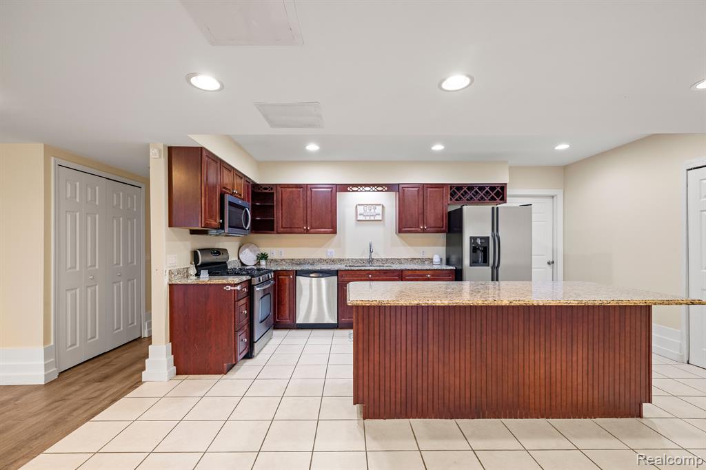 49332 GOLDEN LAKE Drive, Shelby Twp, MI 48315 — Photo 47