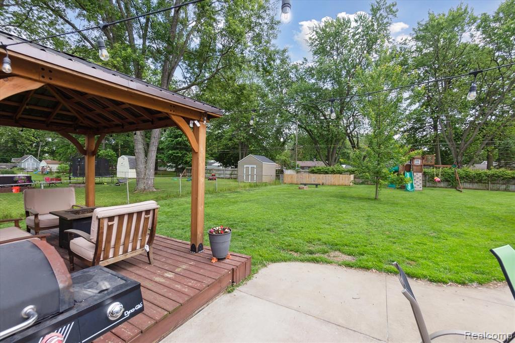 6279 Woodsdale Drive, Grand Blanc, MI 48439 — Photo 35