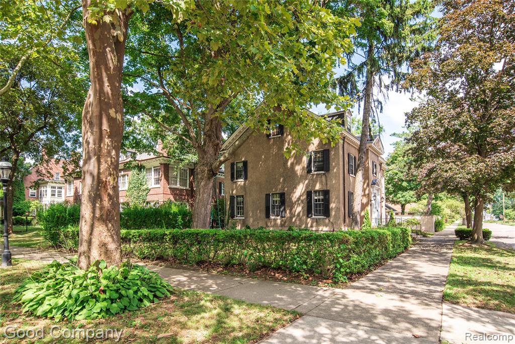 1704 Iroquois Street, Detroit, MI 48214 — Photo 49
