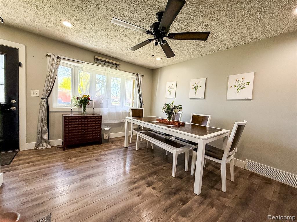 30723 Flanders Avenue, Warren, MI 48088 — Photo 4