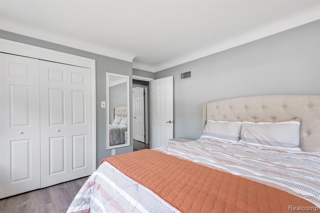 600 WOODCREST Drive, Dearborn, MI 48124 — Photo 22
