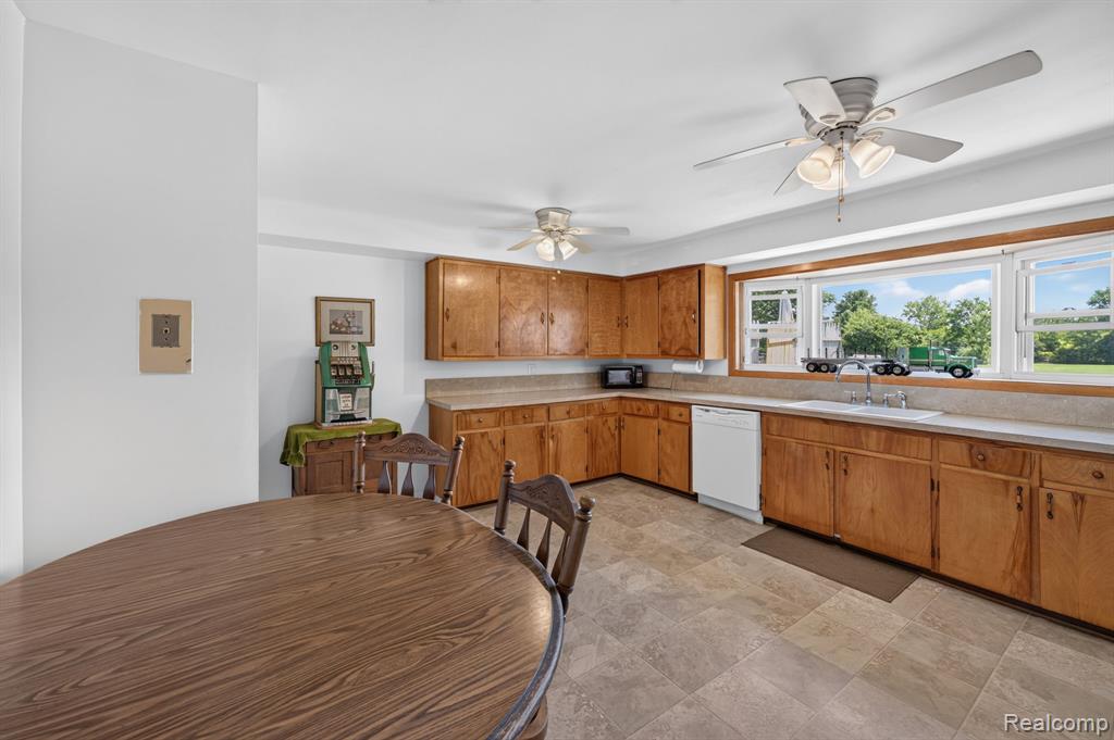 5233 Torrey Road, Flint, MI 48507 — Photo 15