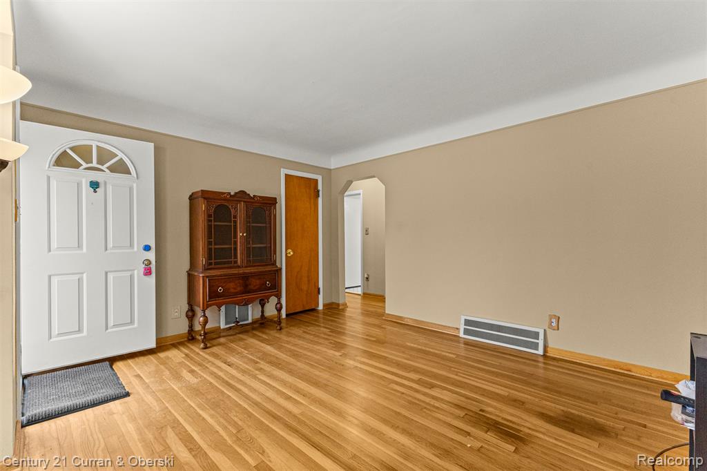 9804 Hubert Avenue, Allen Park, MI 48101 — Photo 3