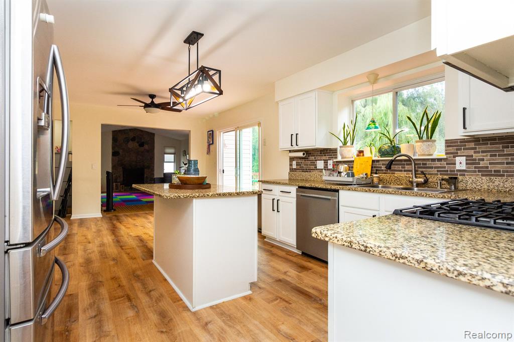 5470 MILL RACE Way, Commerce Twp, MI 48382 — Photo 14