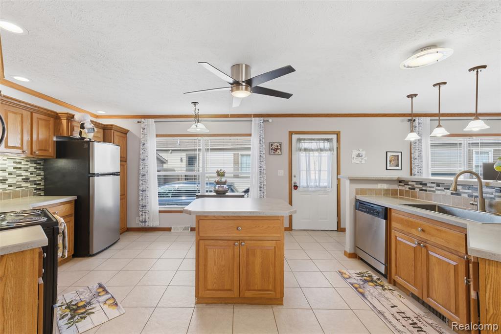 11050 Willowgreen Court, South Lyon, MI 48178 — Photo 15