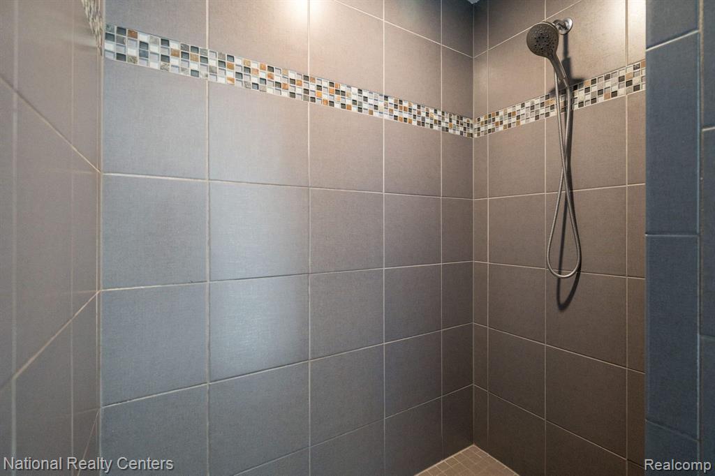 9869 Dartmouth Road, Clarkston, MI 48348 — Photo 39