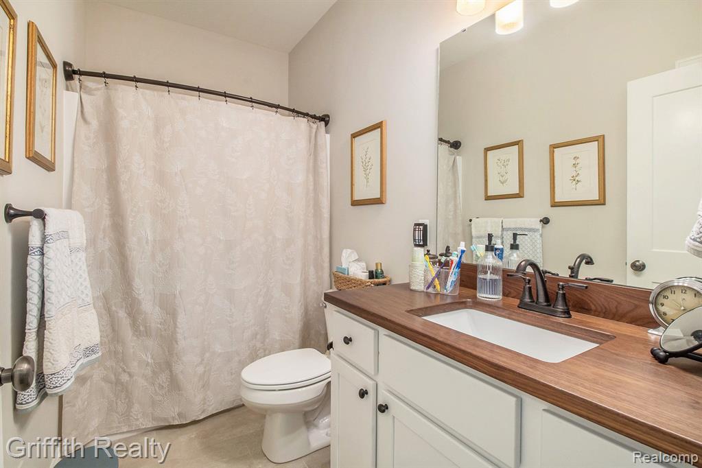 8285 MEADOW CREEK Lane, Pinckney, MI 48169 — Photo 27