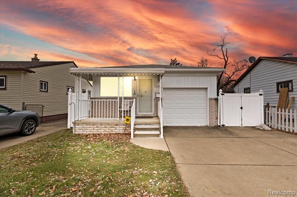 2091 Morris Avenue, Lincoln Park, MI 48146 — front exterior