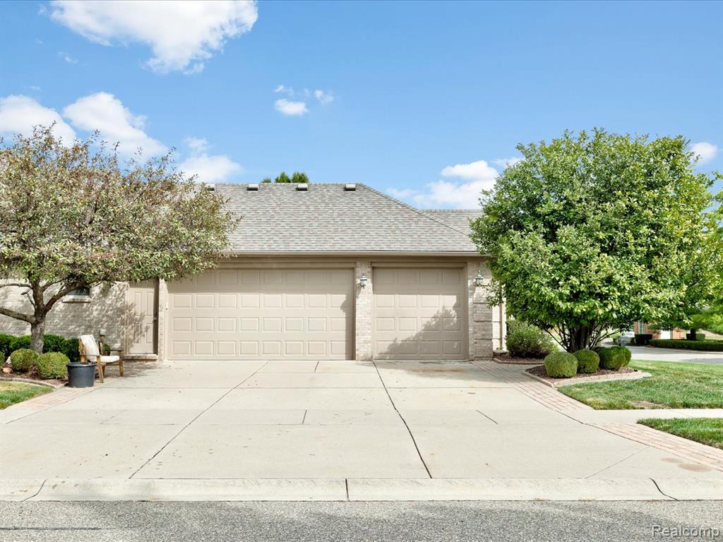 56909 Pinecone Boulevard, Shelby Twp, MI 48316 — Photo 2