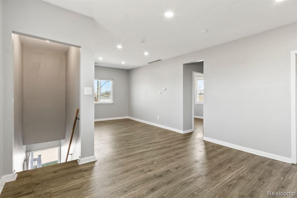 9340 MOFFAT Street, Detroit, MI 48213 — Photo 3