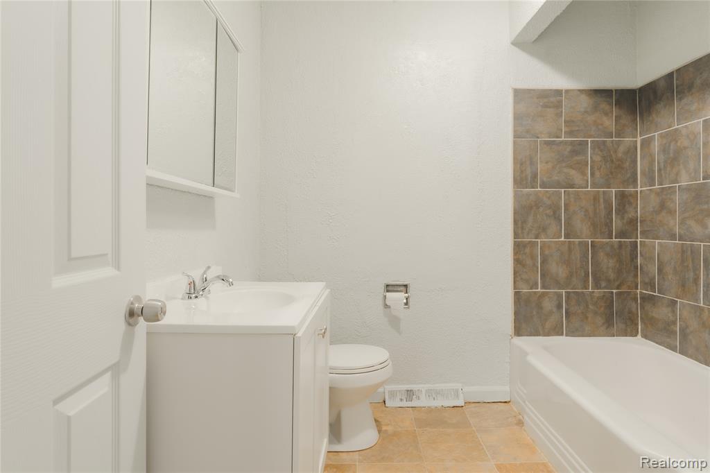 4524 Fleming Street, Dearborn Heights, MI 48125 — Photo 10