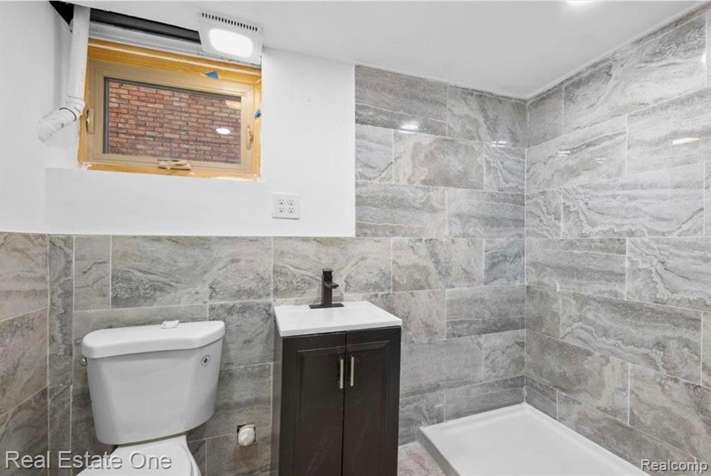 7305 APPOLINE Street, Dearborn, MI 48126 — Photo 10