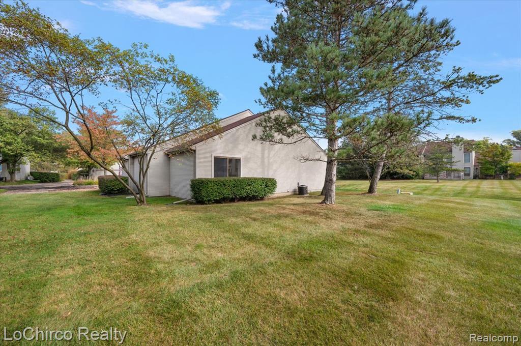 733 Hamilton Court, Rochester Hills, MI 48307 — Photo 76