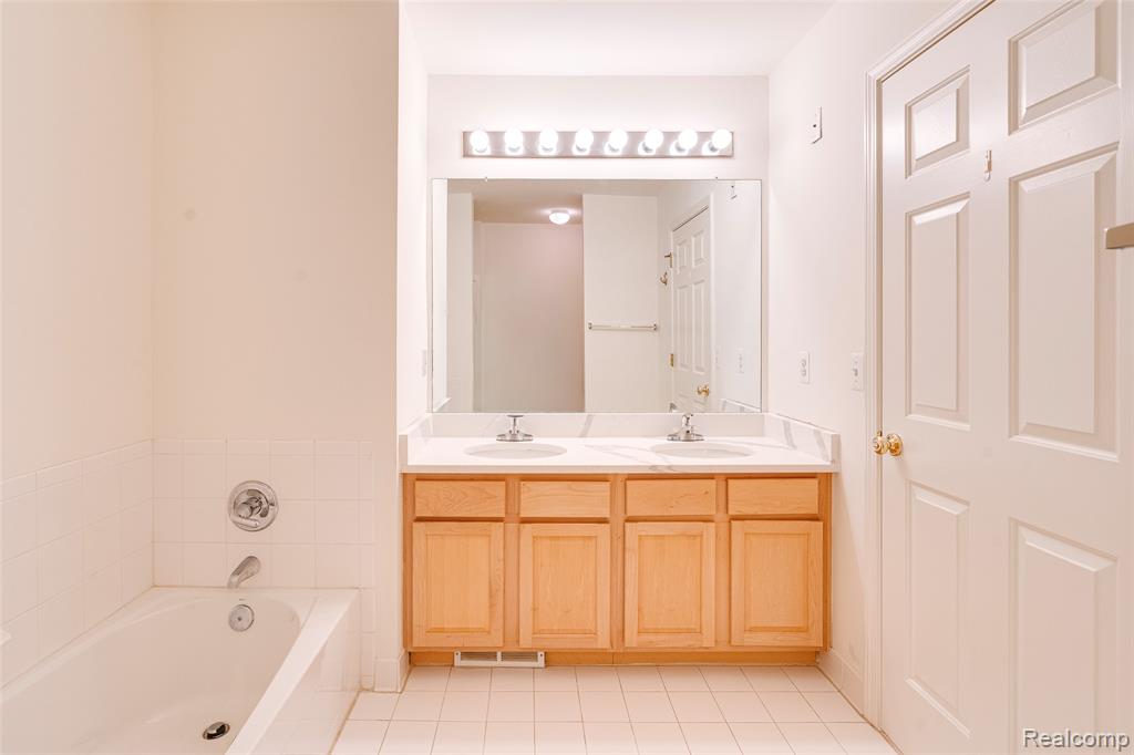 43846 Cherry Grove Court E, Canton, MI 48188 — Photo 26