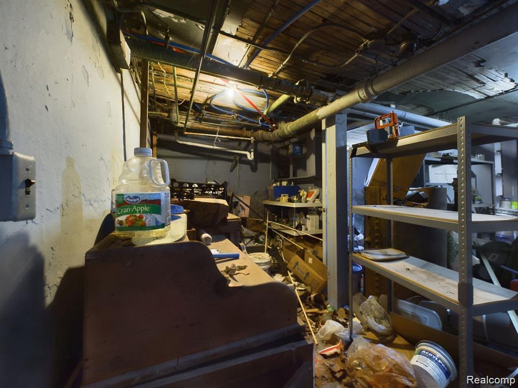 821 M L King Avenue, Flint, MI 48503 — Photo 31