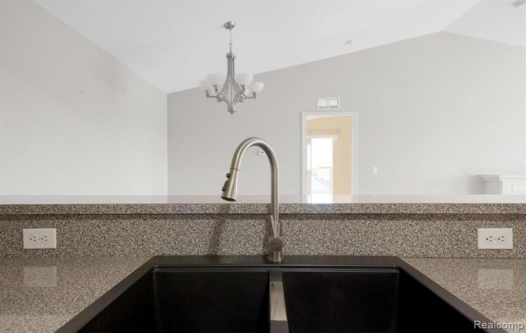 1845 FLAGSTONE Circle, Rochester, MI 48307 — Photo 6