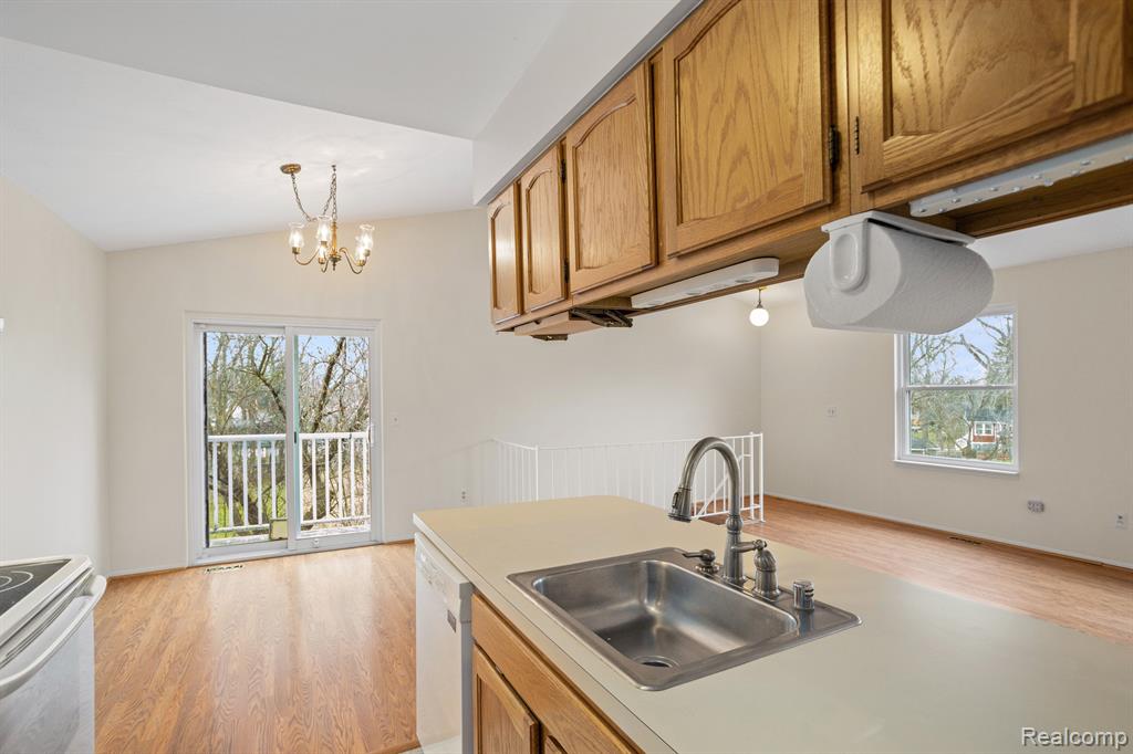 381 NEPTUNE Drive, Walled Lake, MI 48390 — Photo 14