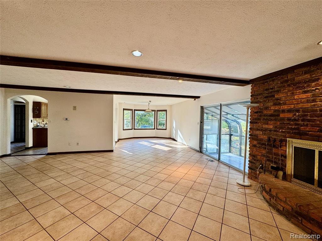 4260 E Newland Drive, West Bloomfield, MI 48323 — Photo 17
