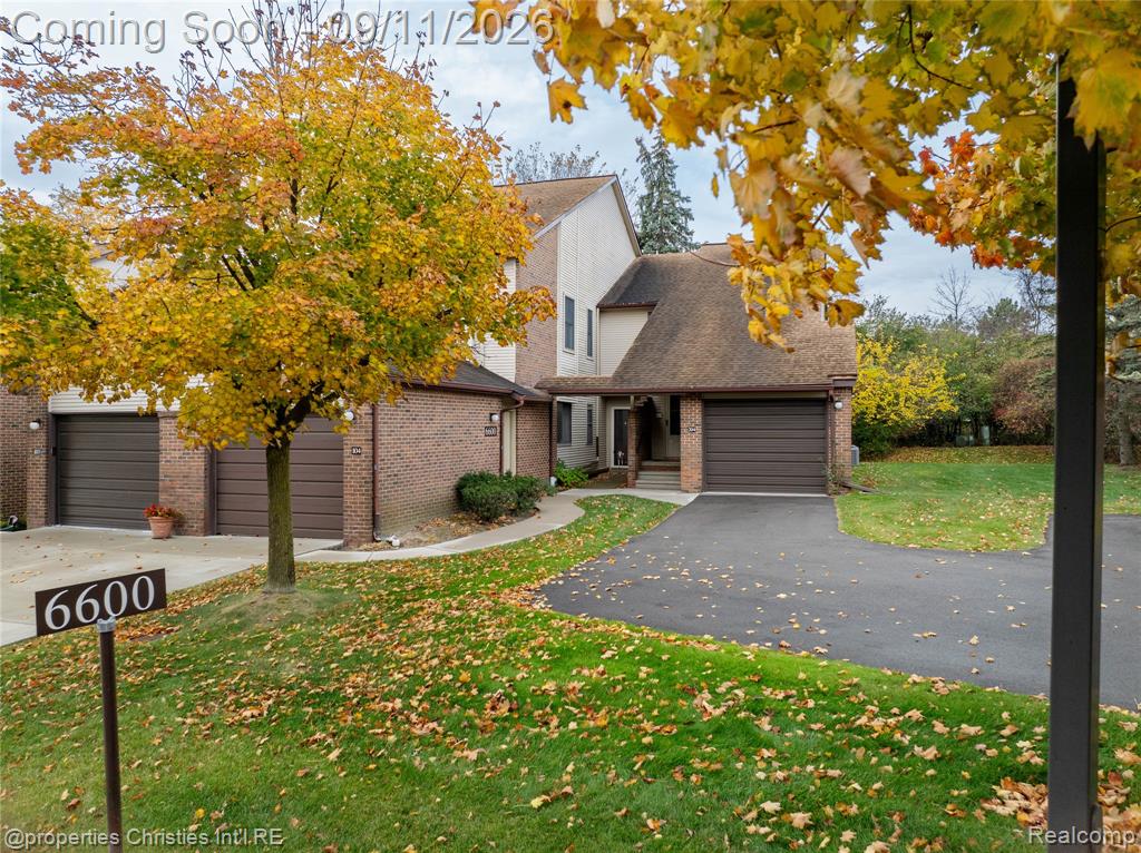 6600 Ridgefield Circle, West Bloomfield, MI