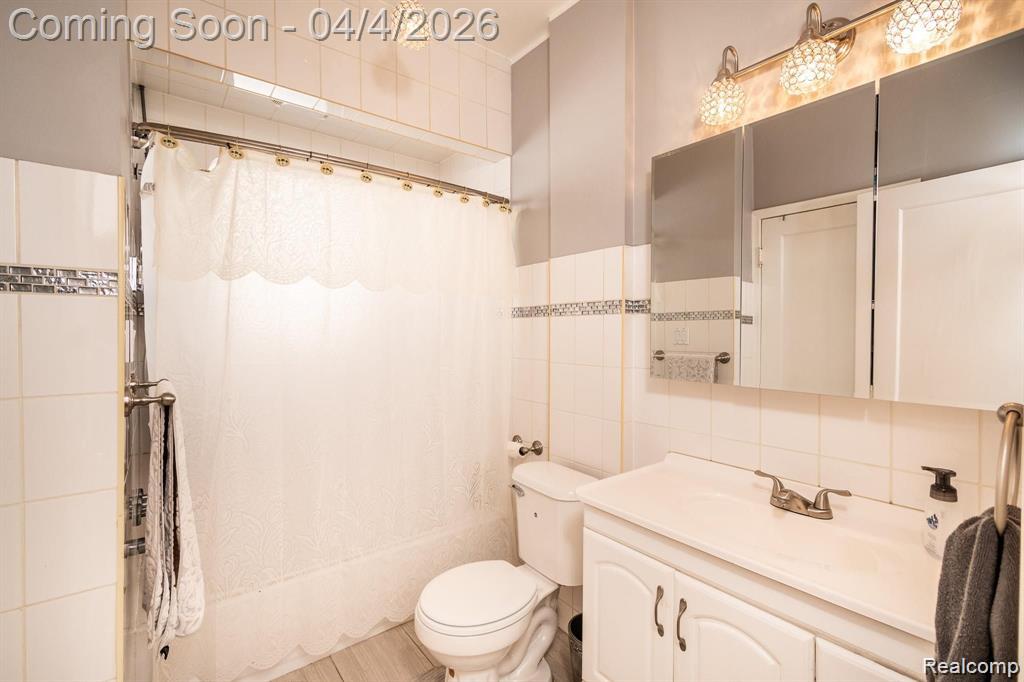 11603 KLINGER Street, Hamtramck, MI 48212 — Photo 8