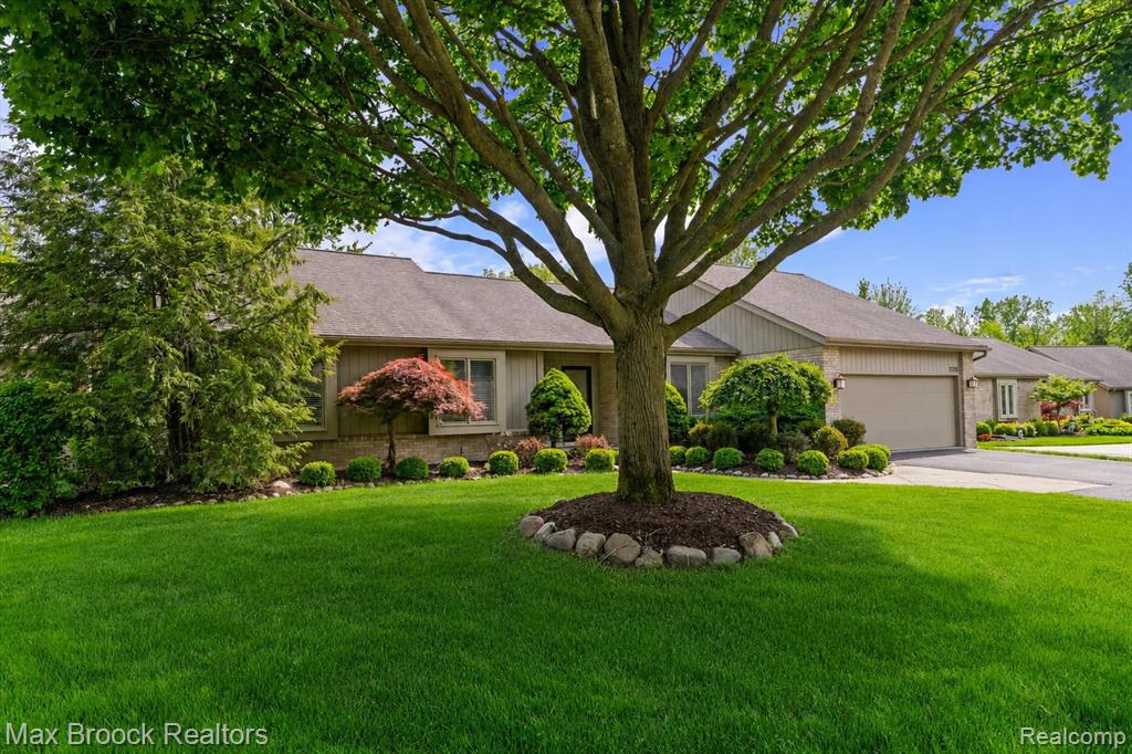 5725 Ridgewood Road, West Bloomfield, MI — Photo 2