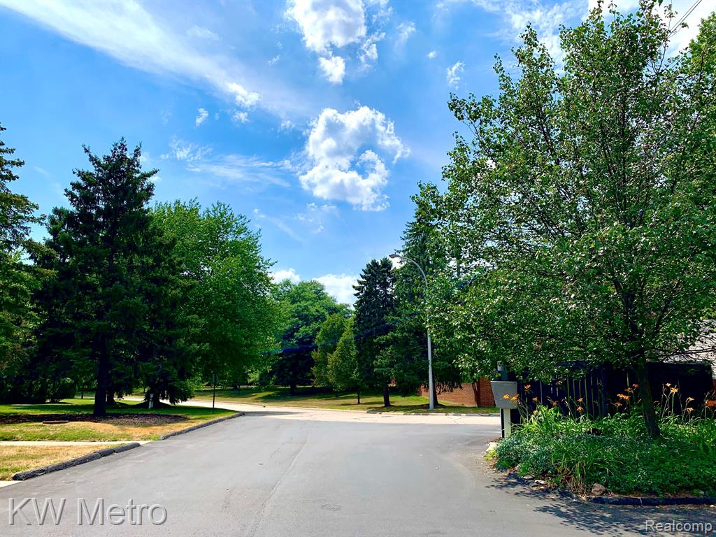 666 E FOX HILLS Drive, Bloomfield Hills, MI 48304 — Photo 39