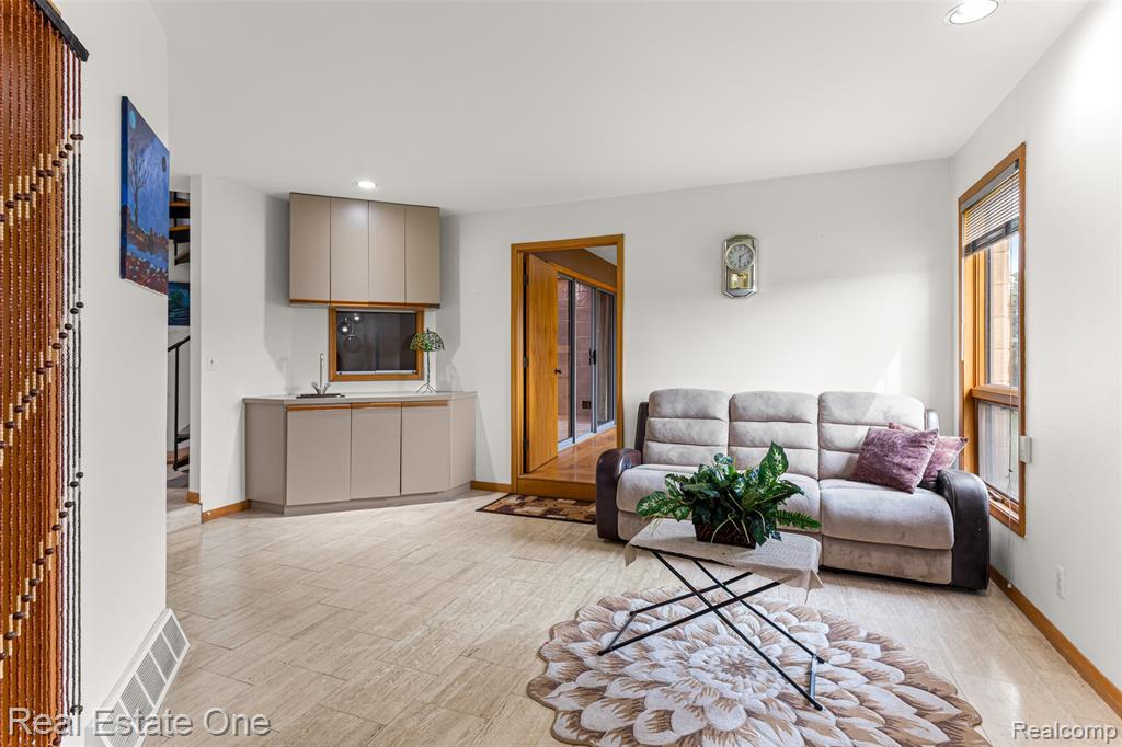 18191 Country Club Circle, Riverview, MI 48193 — Photo 26