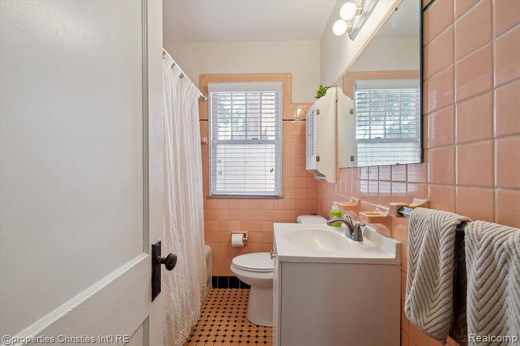 712 S LAUREL Street, Royal Oak, MI 48067 — Photo 35