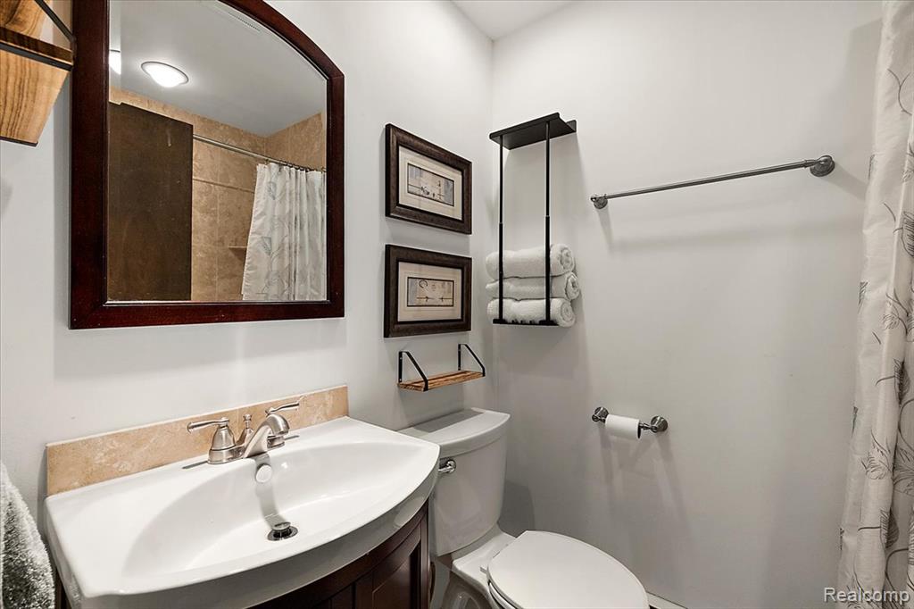6930 Colony Drive, West Bloomfield, MI 48323 — Photo 25