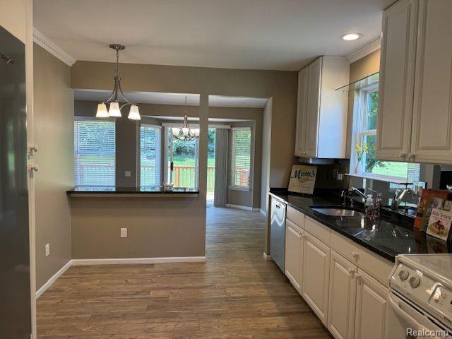695 Woodhaven Drive, 64, Commerce Twp, MI 48390 — Photo 11