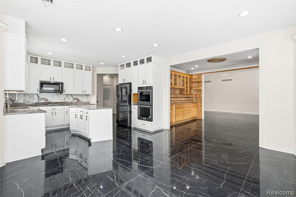 49750 Golden Lake Drive, Shelby Twp, MI 48315 — Photo 11