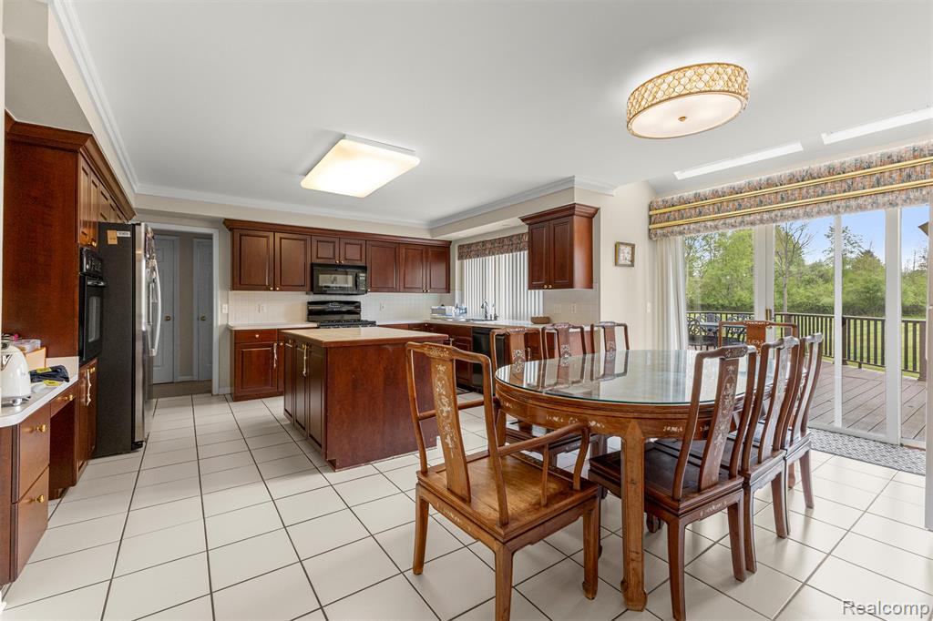 30060 Bristol Lane, Bingham Farms, MI 48025 — Photo 22