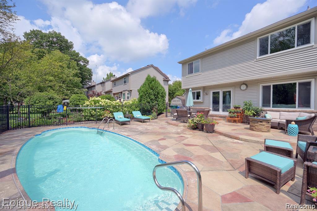 5421 Wentworth Drive, Commerce Twp, MI 48382 — Photo 2