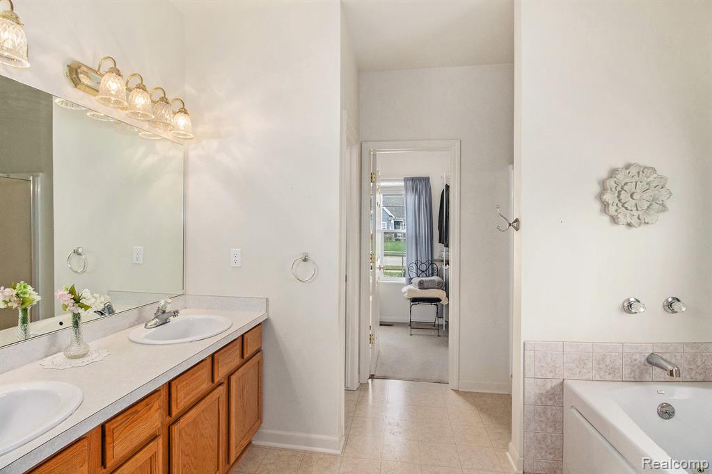 8342 Meadow Creek Drive, Goodrich Vlg, MI — Photo 8