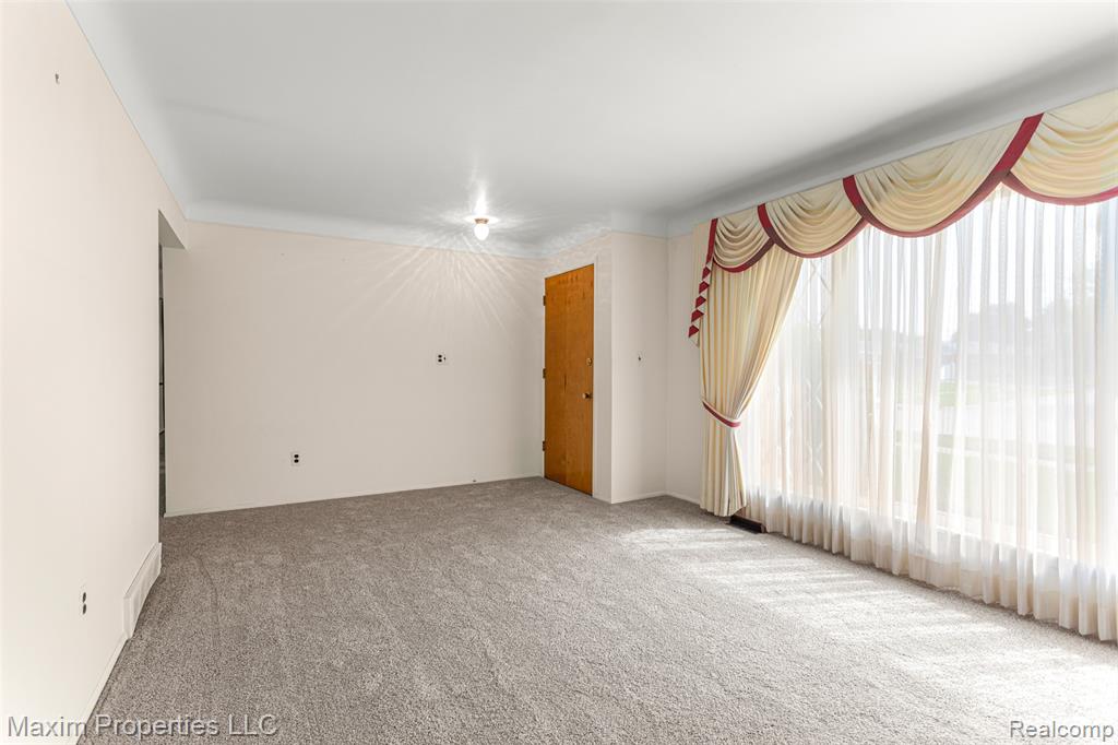 6545 N Charlesworth Street, Dearborn Heights, MI 48127 — Photo 5