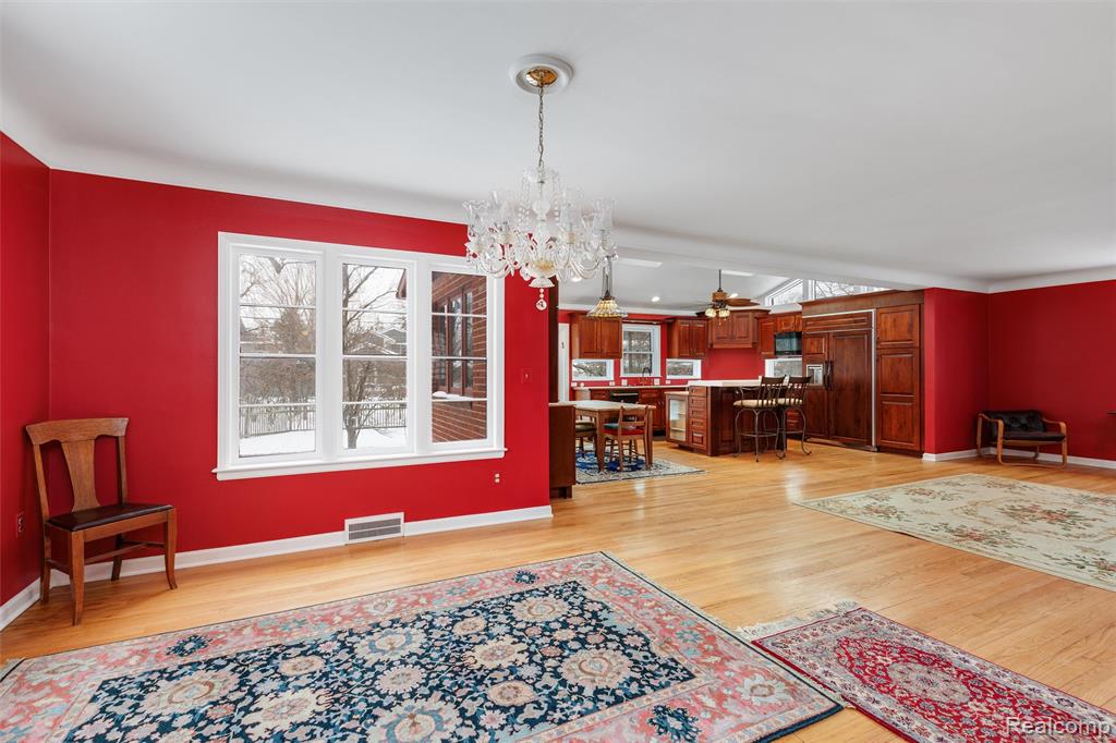 12935 Victoria Avenue, Huntington Woods, MI — Photo 12