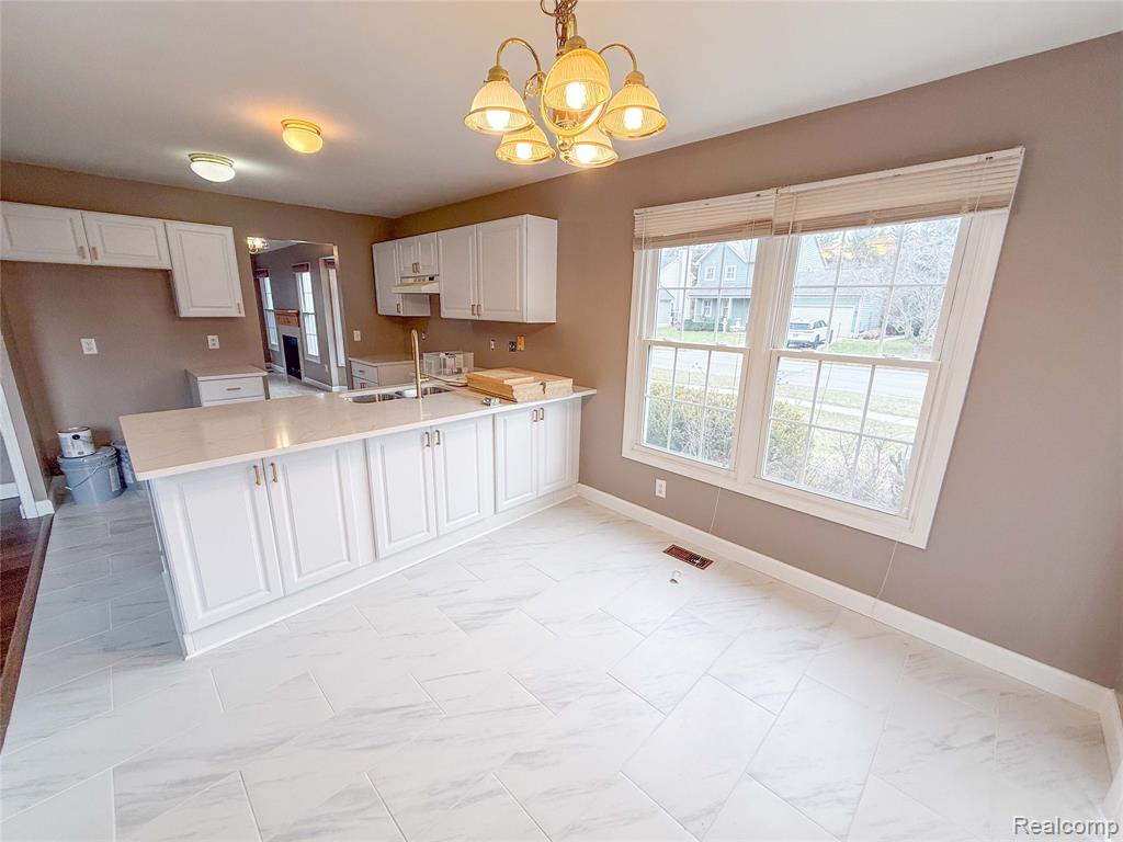 942 Linden Way, Auburn Hills, MI 48326 — Photo 8