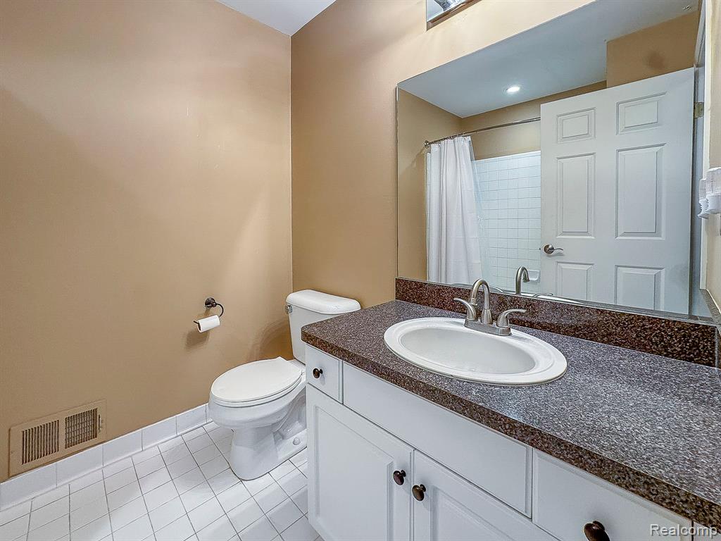 8140 Staghorn Trail, Clarkston, MI 48348 — Photo 16