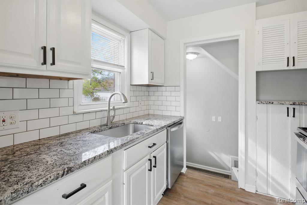 882 STEWART Avenue, Lincoln Park, MI 48146 — Photo 8