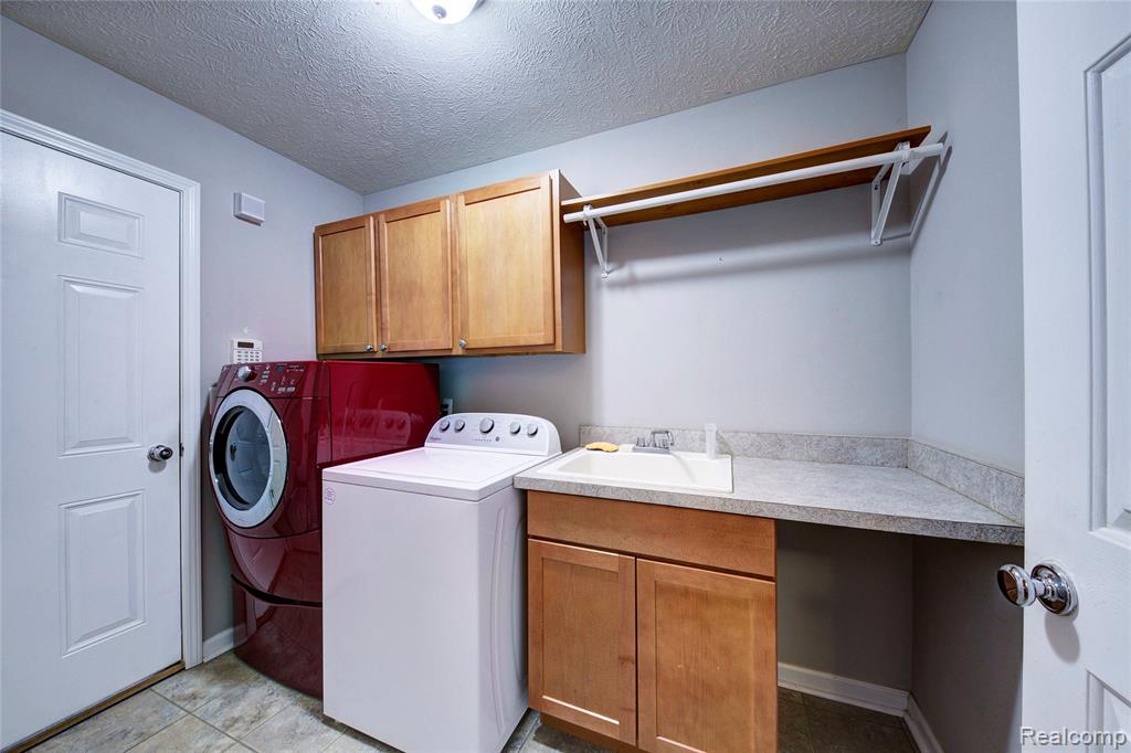 1040 Spirea, Howell, MI 48843 — Photo 18