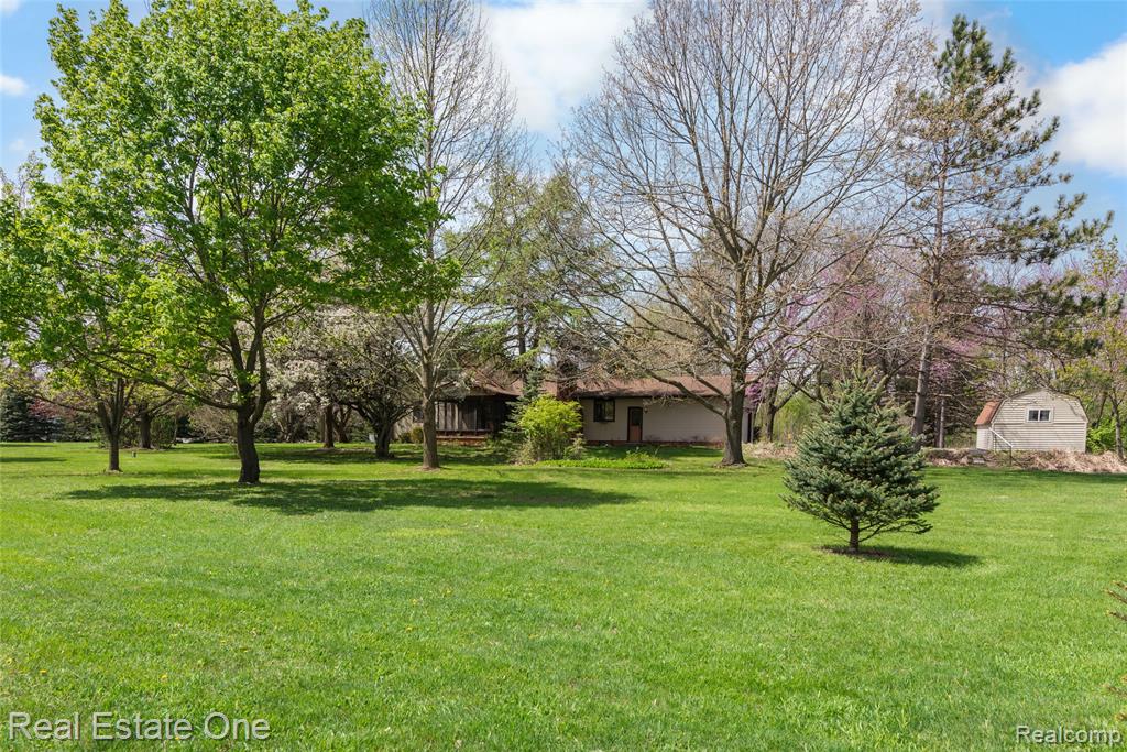 9050 Earhart Road, South Lyon, MI 48178 — Photo 46